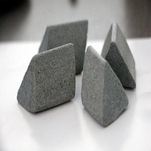 Outil de polissage et de débavurage en corindon brun pierre, grain abrasif moyen pour métal, triangle oblique 17x17 - Product Image 4