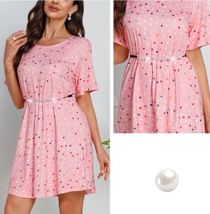 Abito <span class=keywords><strong>da</strong></span> <span class=keywords><strong>notte</strong></span> <span class=keywords><strong>da</strong></span> donna <span class=keywords><strong>in</strong></span> <span class=keywords><strong>seta</strong></span> latte rosa a pois con cintura di perle, comodo e delicato sulla pelle - Product Image 3