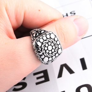 Uomini Dell'acciaio Inossidabile di modo Punk Gotico del Motociclista Dito Dots Anello - Product Image 5