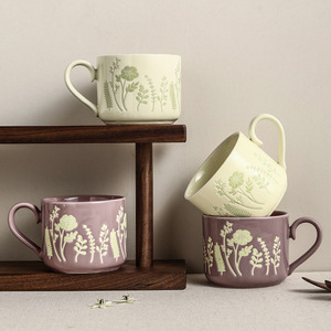 Tazza da Caffè in Ceramica <span class=keywords><strong>Vintage</strong></span> con Motivi Floreali in Rilievo e Manico a Cuore - Product Image 1