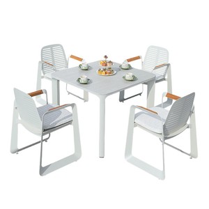 Ensemble de jardin moderne en aluminium, table et chaises 4 places, résistant à l'eau, pour villa et patio - Product Image 1