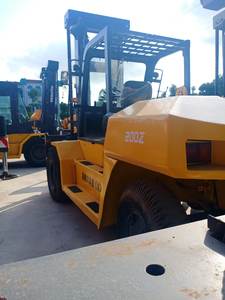 Offre spéciale Chariot élévateur diesel Komatsu FD200 de 20 tonnes d'occasion au Japon Bonne performance Bon marché en vente Shanghai - Product Image 3