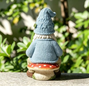 Estatua de Gnomo Divertido de Resina para Decoración de <span class=keywords><strong>Jardín</strong></span>, Gnomo Sentado en un Hongo, Figura de Gnomo de <span class=keywords><strong>Jardín</strong></span> Personalizada, Regalo - Product Image 3