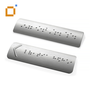Marchepied tactile en aluminium courbé ADA Grade 2, résistant à l'abrasion, pour guidage directionnel dans les couloirs de bureau, personnalisable - Product Image 1