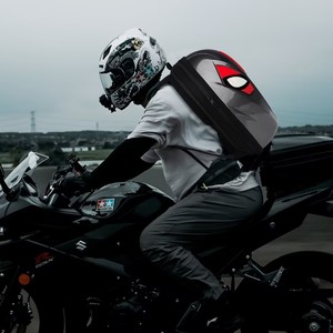 กระเป๋าเป้สะพายหลังรถจักรยานยนต์ LED สำหรับผู้ชายกระเป๋าเป้สะพายหลังอัศวิน LED พร้อมหน้าจอสีเต็มโปรแกรมได้แบบ DIY กระเป๋าหมวกกันน็อคกันน้ำแบบแข็ง - Product Image 1