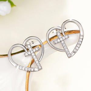 Pendientes de Oro Blanco E4565 con Corazón y Cristal Cruzado, Engaste de Canal con Diamantes de Imitación, Joyería de Moda para Mujer, Regalo Romántico - Product Image 3