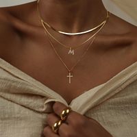 Ensemble de colliers superposés personnalisés minimalistes en acier inoxydable plaqué or 18 carats avec zircon, croix, initiale et chaîne serpent, inaltérable, cadeau