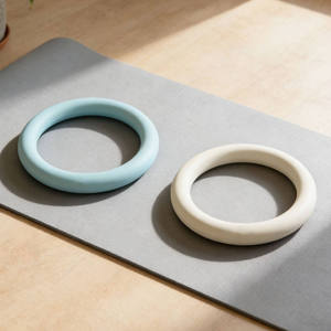 Cercle Magique de Pilates et Barre de Tonification des Cuisses et du Dos avec Logo Personnalisé, Rembourré en Mousse, pour Studio de Barre et Pilates, Ensemble d'Accessoires avec Poids de Cheville - Product Image 2