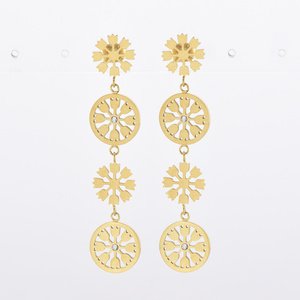 Selección cuidadosa Accesorio de moda Pendientes llamativos de oro de 23 quilates Pendientes de rueda florales - Product Image 1