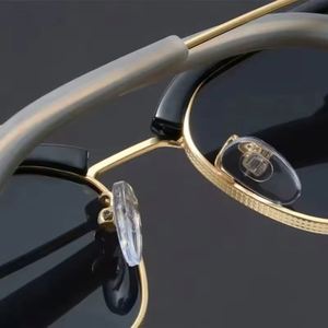Monturas de Gafas Ligeras Clásicas Retro 2025 con Logotipo Personalizado, Gafas Cuadradas de Metal con Protección Anti Luz Azul para Hombre - Product Image 4