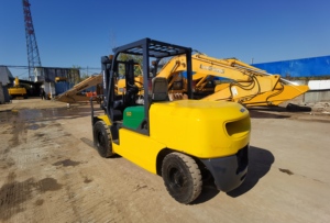 Reliable Used 5T <b>Forklift</b> with 600mm Load Center and 7280kg Operating Weight for Heavy Material Handling - Product Image 4