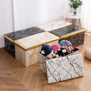 Reposapiés Otomano Suave con Espacio de Almacenamiento, Cubo Acolchado de PU para Libros, Revistas, Almohadas y Mantas - Product Image 1