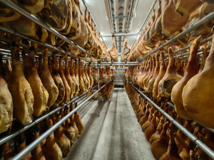 สายการผลิตเนื้ออบแห้งอัตโนมัติแบบดั้งเดิมพัดลมเสียงรบกวนต่ำควบคุมสภาพอากาศได้อย่างแม่นยำสำหรับ <span class=keywords><strong>Bresaola</strong></span> Salami - Product Image 3