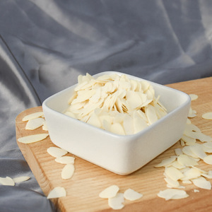 Amandes en tranches délicieuses, amandes pelées et nettoyées pour la cuisine - Product Image 2
