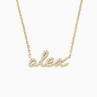 Collier minimaliste en or jaune massif 18 carats entièrement personnalisé avec un nom en écriture cursive