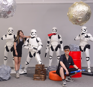 Statua di Robot Star Wars Personalizzabile a Grandezza Naturale, Stormtrooper in Resina per Collezionisti - Product Image 2