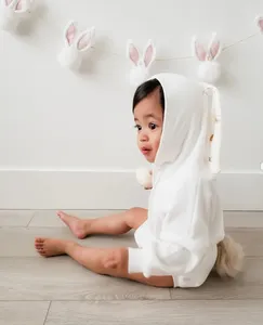Mameluco de conejito de algodón acanalado para bebés personalizado con orejas de conejo para niños y niñas, mameluco bonito de manga larga con pompones