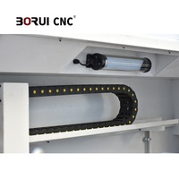 Torno CNC automático de servicio medio y gran tamaño para mecanizado de metales, con sistema de control GSK y bancada de guías lineales horizontales.