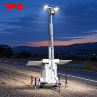 Tour d'éclairage solaire à 3 panneaux IP23 TPE-900L ECO 400W LED pour projets d'éclairage public