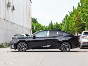 LYNK & CO 07 EM-P, berline hybride rechargeable, autonomie électrique de 126 km, autonomie combinée de 1450 km pour les trajets quotidiens en ville - Product Image 4