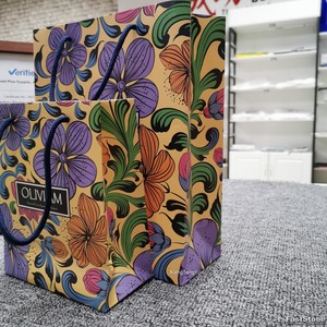 Bolsa de Papel de Regalo de Lujo para Boutique, Fabricada con Cartón Reciclado, con Asa de Cinta y Estampado Dorado en Caliente, con Logotipo de Diseño - Product Image 6