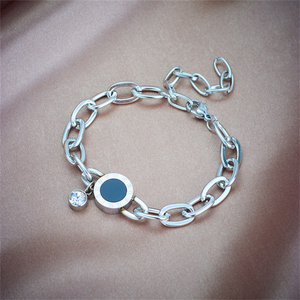 顶级欧美风格利基创意黑色罗马数字钻石吊坠链不锈钢魅力手链 - Product Image 3