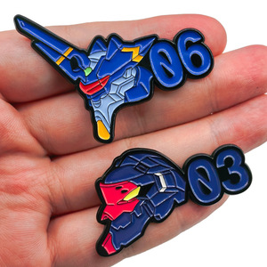 Broche de robot de metal esmaltado de ciencia ficción, insignia para bolso y mochila, regalo al por mayor - Product Image 3