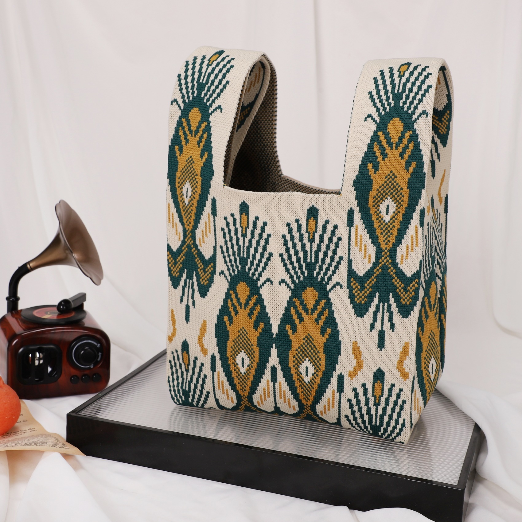 Petit sac vert à fond de riz en plumes de paon