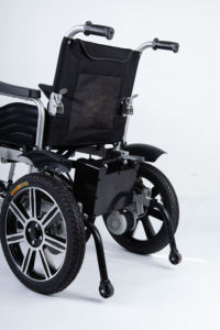 <span class=keywords><strong>Fauteuil</strong></span> roulant électrique pliable compact pour personnes âgées avec siège confortable, double moteur et batterie longue durée - Product Image 4