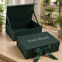 Boîte cadeau rigide verte en gros avec fermeture à ruban, emballage de luxe personnalisé avec logo pour chocolats, desserts et cadeaux de célébration