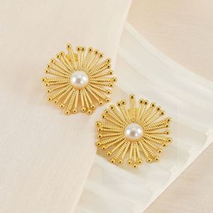 18K Plaqué Or Acier Inoxydable Style Boho Fleur Perle Goujons Titane Acier Atmosphère Haut de Gamme Femmes Boucles D'oreilles En Gros - Product Image 1