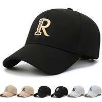 Vente en gros Casquettes de sport unisexes en coton avec broderie de lettres R avec logo personnalisé 6 panneaux Casquettes de baseball respirantes à bord incurvé