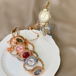 Nouvelle Arrivée 2025 – Montre à Quartz pour Femme avec Strass Colorés et Cadran Fin, Bracelet Ajustable à Positionnement Libre - Product Image 6