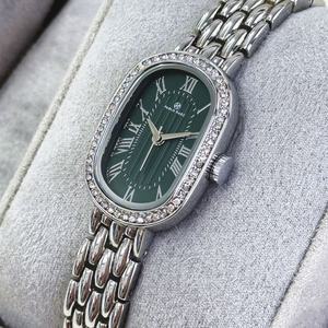 Montre à quartz de luxe pour femmes d'affaires OEM ODM, lunette sertie de diamants, étanche, bracelet en acier inoxydable, boîtier en alliage, mode ovale, aiguilles romaines - Product Image 4