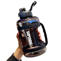 Bouteille d'eau isotherme de 2500 ml avec paille, résistante aux hautes températures, qualité alimentaire, rouge, motif en maille, idéale pour les cadeaux d'affaires et l'exercice physique