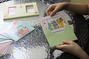 การ์ดขอบคุณคริสต์มาสพิมพ์ CMYK แบบกำหนดเอง พร้อมกล่องกระดาษ บรรจุภัณฑ์หรูหรา เป็นมิตรกับสิ่งแวดล้อม สามารถเขียนซ้ำได้ - Product Image 3