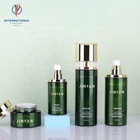 Logo personnalisé Design de luxe Vert foncé Cosmétique Bouteille en verre Ensemble 30g 50g 100ml 120ml Golden Cap Lotion Toner Bouteille et pot
