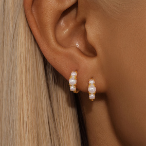 Bijoux en perles fines plaqués or, argent sterling S925, boucles d'oreilles créoles blanches - Product Image 4