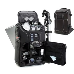 Échantillon gratuit : Sac à dos pour appareil photo reflex numérique USA Gear - Compartiment pour ordinateur portable 15,6 pouces, séparateurs rembourrés personnalisés, support pour trépied, housse de pluie - Product Image 1
