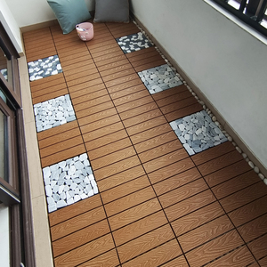 Tarima de Exterior de Plástico Compuesto con Relieve 3D de Grano de Madera, Baldosas de Patio Encajables WPC - Product Image 4