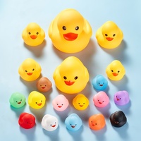 Cadeau de canard jaune coloré qui couine pour bébé, en plastique, avec logo personnalisé, forme sur mesure, directement de l'usine