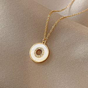 Fine Luxury 18K Banhado A Ouro Coração Lua Colar Pingente para As Mulheres Trendy Non-Tarnish Box Chain