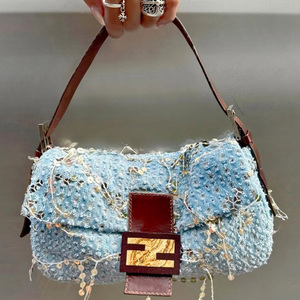 Borsa a Mano in Pelliccia Nera Personalizzata alla Moda con Stampa Completa Chiusura a Fibbia Forma a Busta di Alta Qualità Mini Formato per Signora - Product Image 2