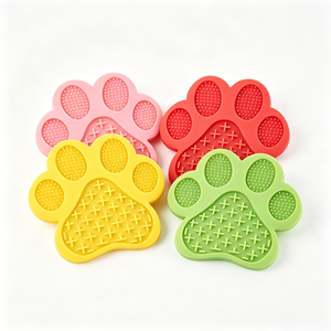 Tapis de léchage personnalisé en silicone pour l'alimentation lente, en forme de patte, avec ventouse, pour chiens et chats - Product Image 3