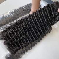Mèches de cheveux humains vierges Remy naturelles noires, ondulées profondes