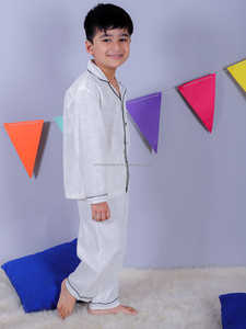 ชุดนอนผ้าฝ้ายของเด็กชุดนอนกางเกงขายาวสีขาวลายการ์ตูนสำหรับเด็กผู้ชายชุดใส่อยู่บ้านชุดนอนสำหรับฤดูใบไม้ผลิขายส่งเสื้อผ้าขายปลีก - Product Image 4