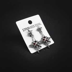 Boucles d'oreilles pendantes personnalisées pour hommes, en acier inoxydable 316L, hypoallergéniques, avec double étoile et pierre rouge, style vintage punk gothique pour hommes - Product Image 1