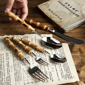Bán Chạy Nhất Cấp Thực Phẩm An Toàn Kim Loại Du Lịch Nhà Hàng Spoon Fork Knife Thép Không Gỉ Vàng Dao Kéo Set Với Tre Xử Lý