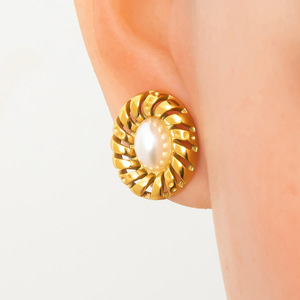 Boucles d'oreilles tendance en forme de fleur géométrique plaquées or avec perles, bijoux de fête pour femmes EH11013 - Product Image 2