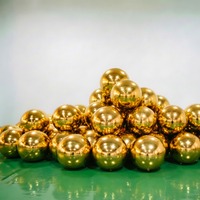 Grande sphère gonflable métallique brillante suspendue pour la décoration d'événements, de centres commerciaux et de mariages